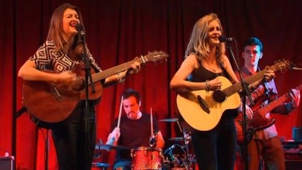 British twins aim for country music fame