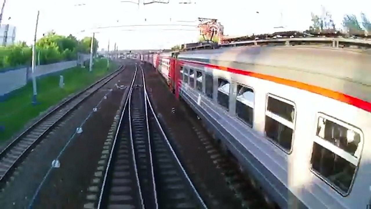 Les russes sont les plus fous : regardez ces ados sauter entre deux trains en marche !