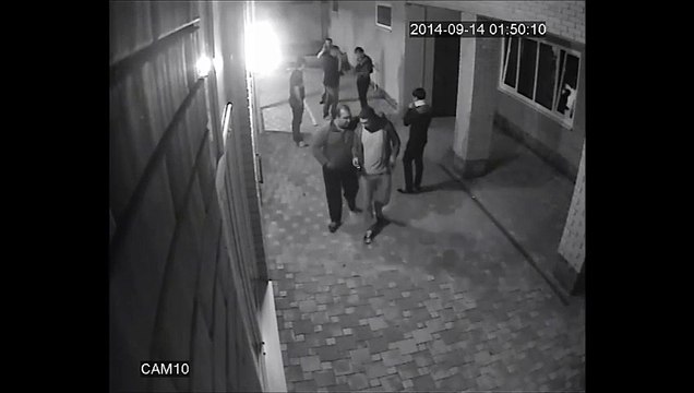 Un boxeur a mis KO deux hommes en deux coups !!!