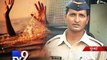 Brave Cop risks life to save drowning man, Mumbai - Tv9 Gujarati