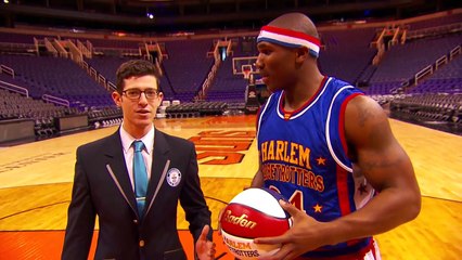 Astro do basquete faz cesta impressionante de costas