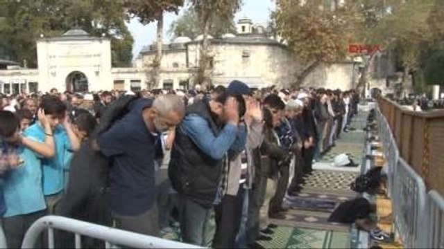 Eyüp Sultan'da Farklı Kuran-I Kerim Dağıtımı