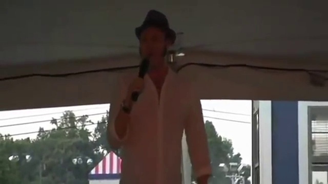 Gordon Hendricks sings I'm Counting On You at E...