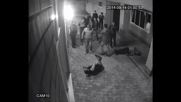 2 Coups de poing :2 KO! Fallait pas l’embêter lui!