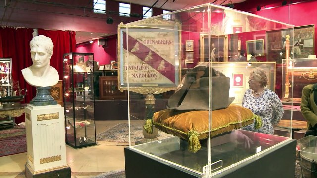 Bicorne, épées, bustes... Les objets de Napoléon aux enchères