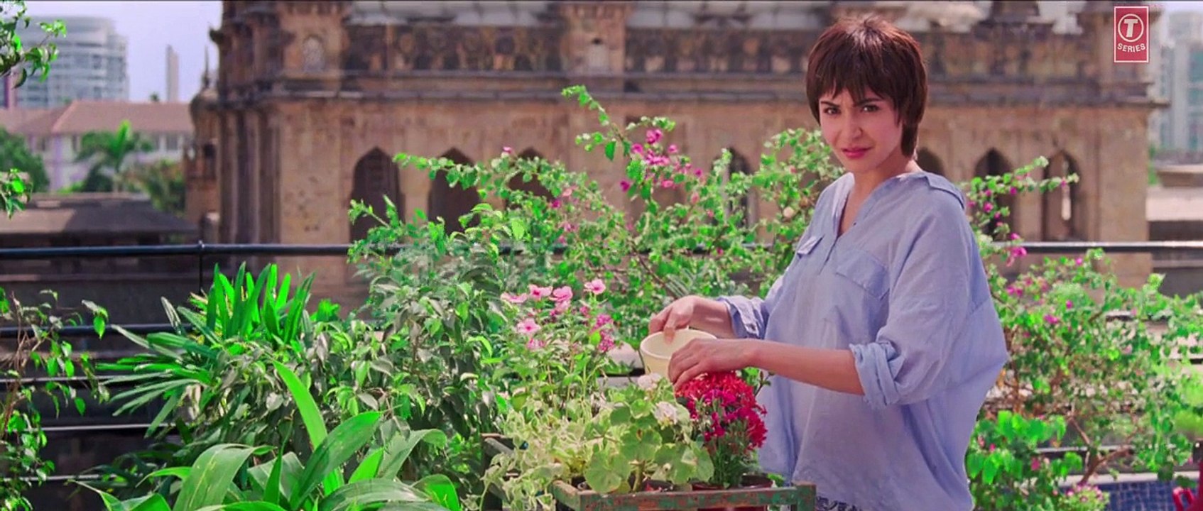Love is a Waste of Time VIDEO SONG - PK - Aamir Khan, Anushka Sharma