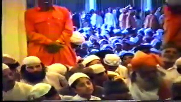 Hazrat Pir Syed Ghulam Moinuddin Gilani & Hazrat Pir Syed Shah Abdul Haq Gilani with all family members