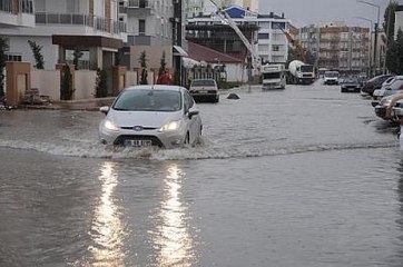 Antalya Sağanak Yağışa Teslim