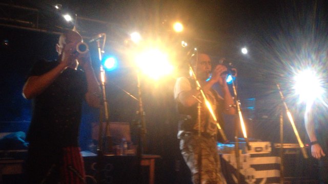 Les Ramoneurs dynamitent la ferme de Gwernandour