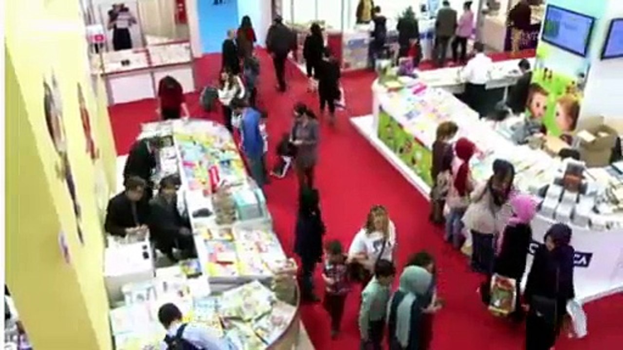 Li fûara Stenbolê pirtûkên perwerdeya kurdî eleqê dibînin. RÛDAW 11ê 11a 2014an.