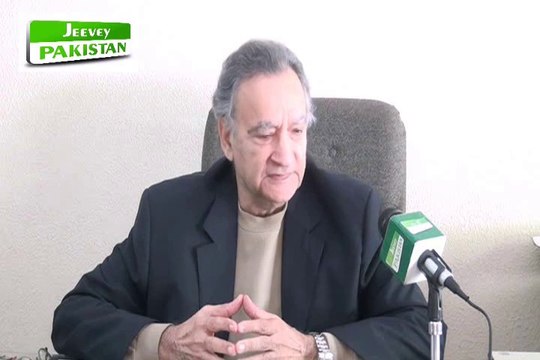 Mr. Khalid Rehman Chairman Skill Development Council talking with Shakeel Anjum of Jeevey Pakistan.