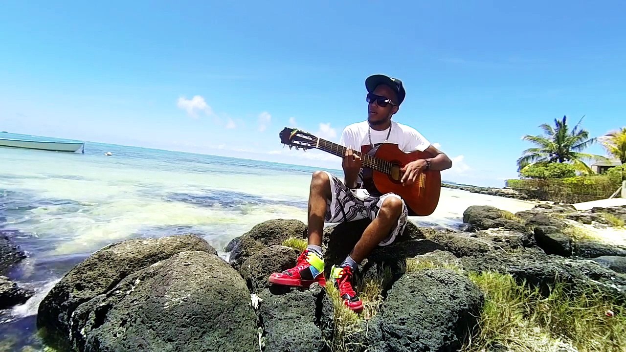 OLIVIER BRIQUE . BEY BEY BY SUNSHINE974PROD