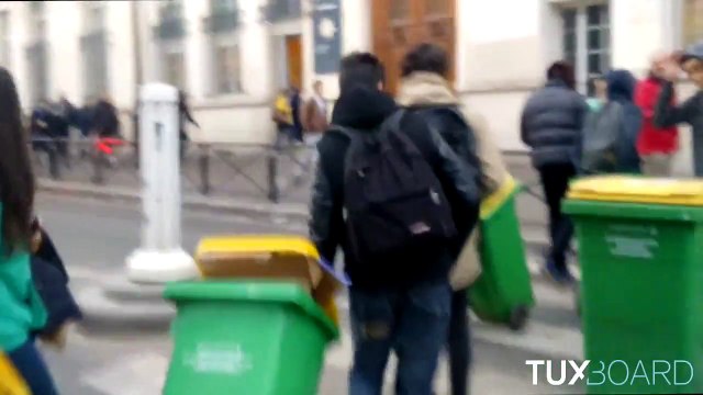 VIDEO Un parent d’élève frappe un lycéen avec un extincteur
