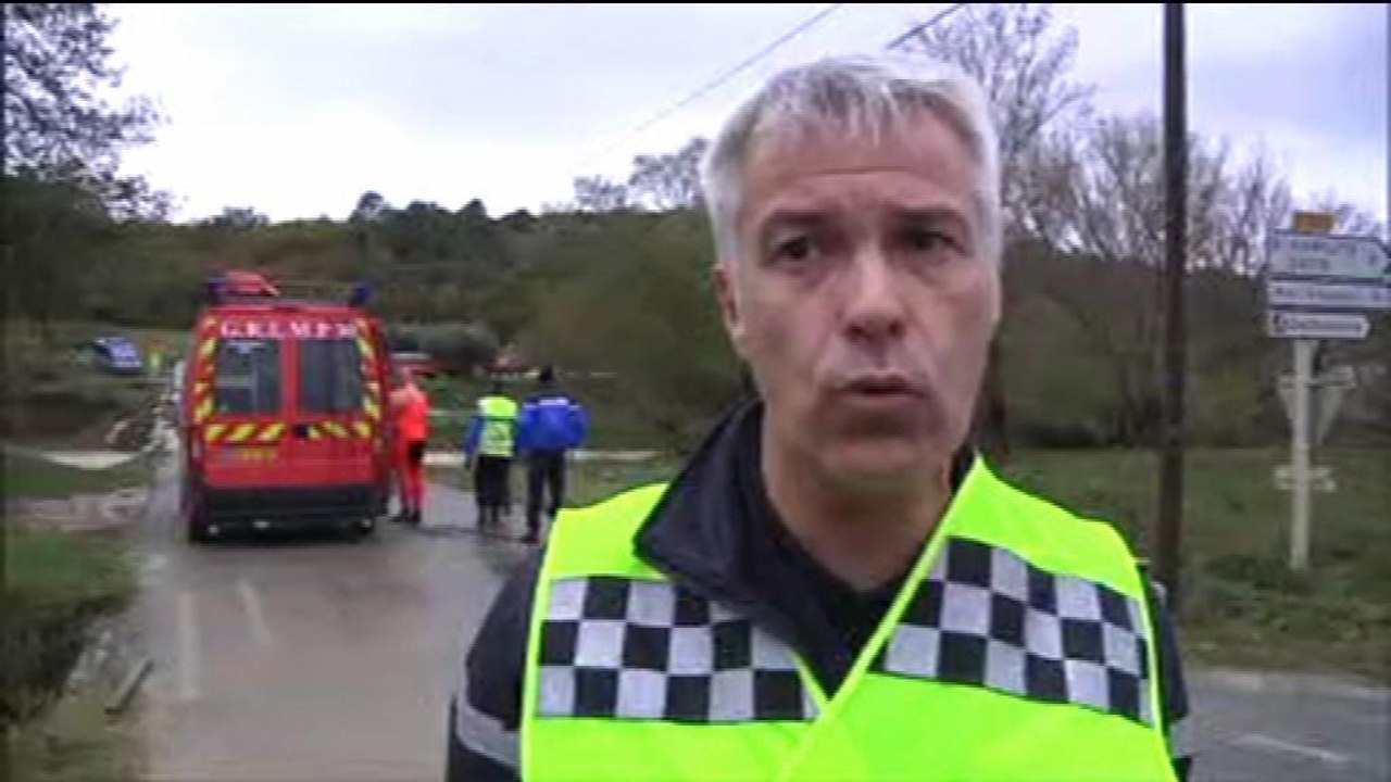 Voiture emportée par les eaux dans le Gard: "nous avons retrouvé deux corps"