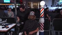 Quand Jim Carrey s'improvise coiffeur