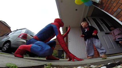 The Amazing SpiderMan en vrai - Surprise pour un enfant malade!