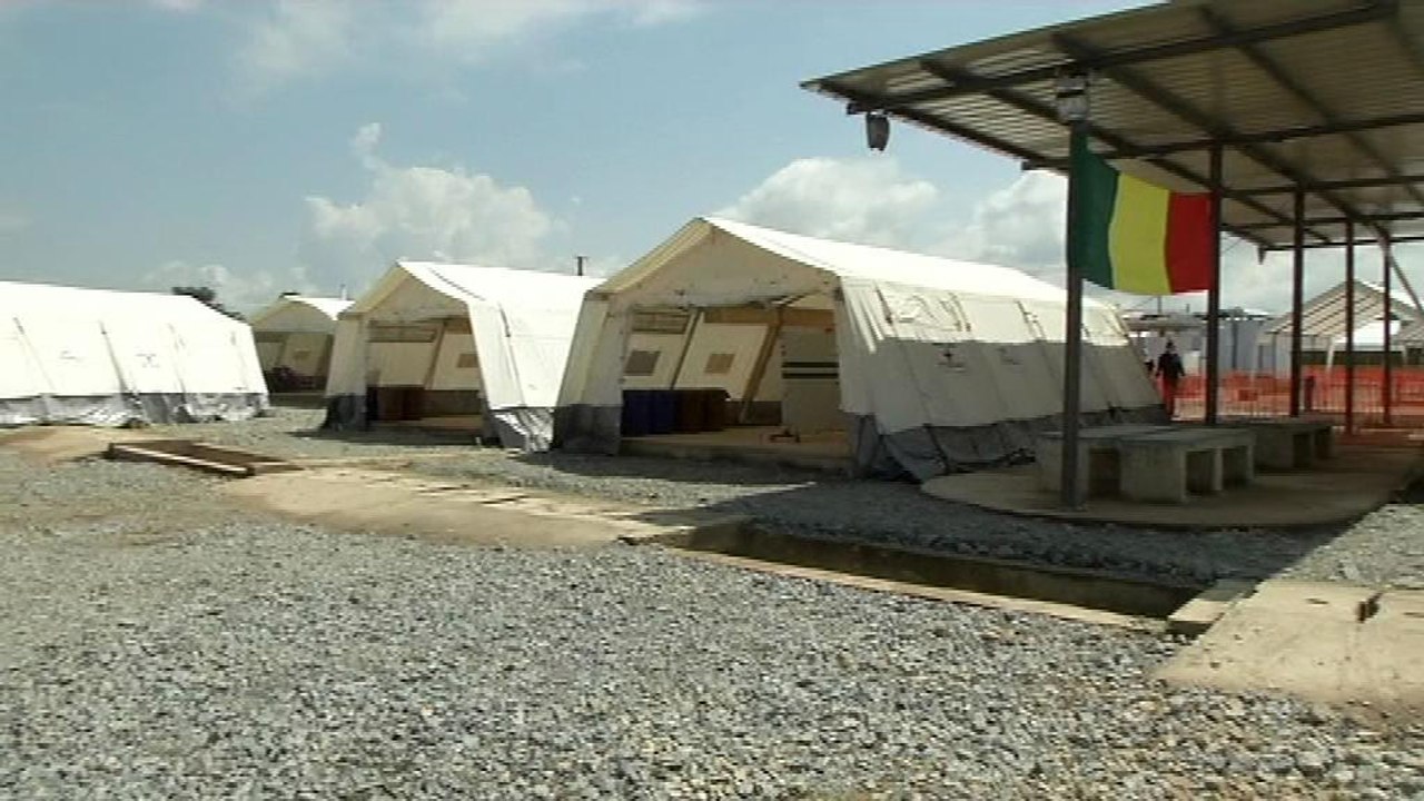 Ebola: reportage dans le premier centre français de traitement en Guinée