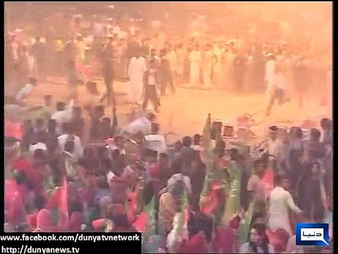 Dunya News - PTI workers brawl at Sahiwal gathering, throw chairs