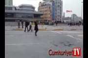 Taksim Meydanı'nda öldüresiye dayak