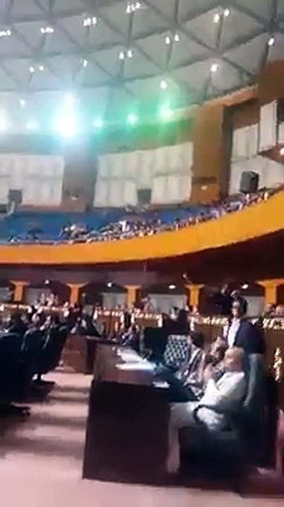 Chants Of 'GoNawazGo' At Entrepreneurship Conference In Islamabad