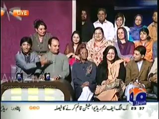 Aapas Ki Baat Host Muneeb Farooq First Time Singing in Live Show