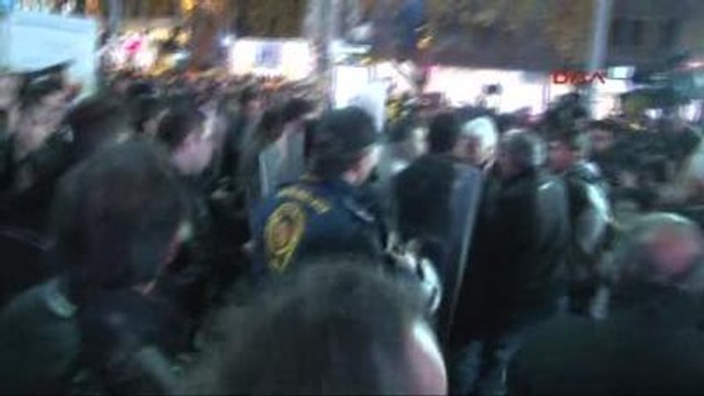 Eylemcilerle Polis Arasında Arbede: 2 Gözaltı