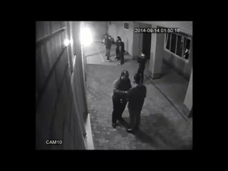 Cara Nocauteia 2 homens com 2 socos