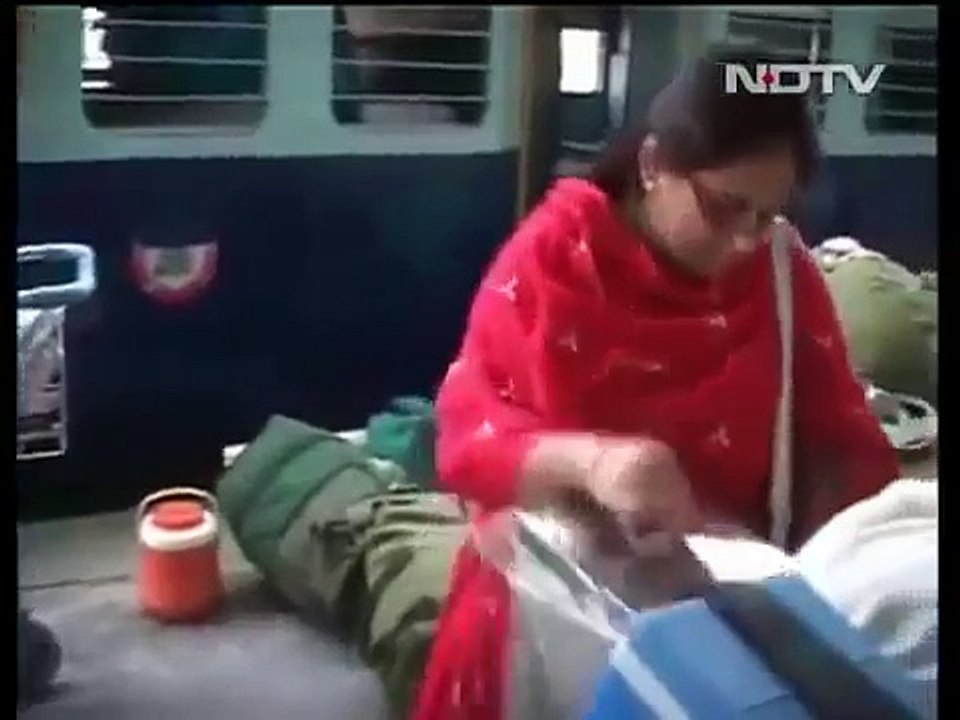 Pakistani Hindus & Sikhs Leaving Pakistan due to Muslims unlaw full Acts