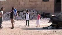طفل سوري ينقذ فتاة من اطلاق نار وموت محقق - وكالة الساعة الأولى للأنباء