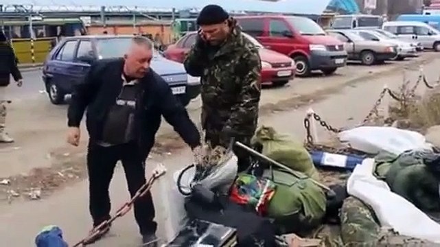 Мародеры украинской армии едут домой с ворованными вещами