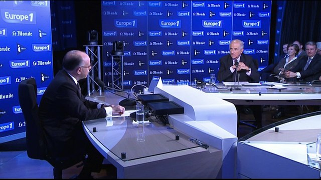 Cazeneuve : Sarkozy, c'est deux mariages un enterrement