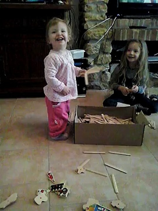 Louna se met debout toute seule