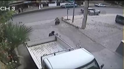 Öldürülüp Ormana Gömülen Onur Sandal'ın Otomobile Zorla Bindirilmesi Görüntüleri