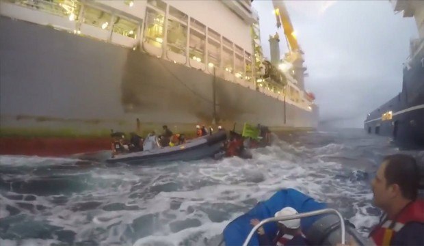 Collision de bateaux entre l'armée espagnole et Greenpeace