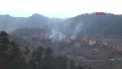 28 Evin Yandığı Köyde Hala Dumanlar Yükseliyor