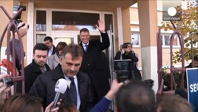 Romenos decidem entre Ponta e Iohannis para a presidência