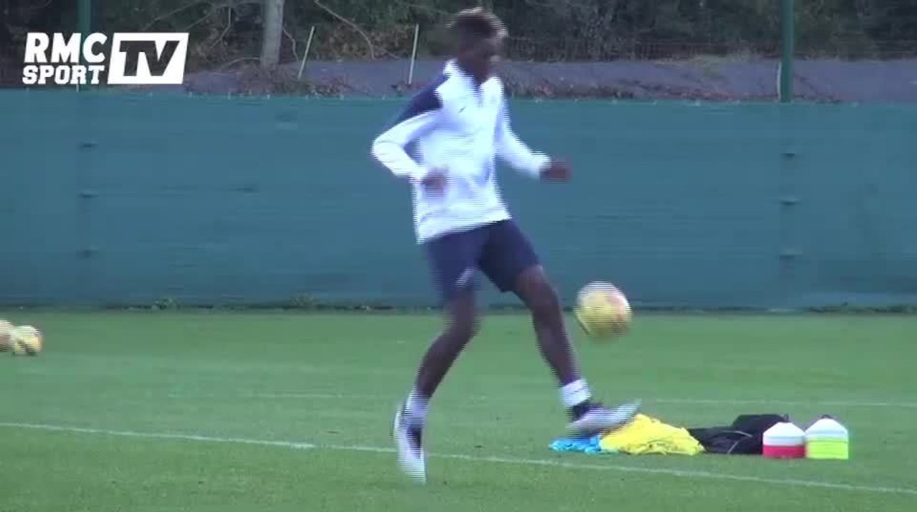Football / Les petits gestes techniques de Pogba à l'entraînement - 16/11