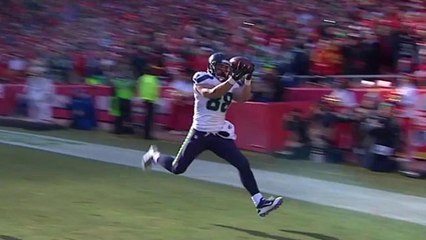 Tony Moeaki scores on 1-yard touchdown pass