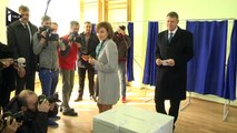 Roumanie: Iohannis élu président face au favori Ponta
