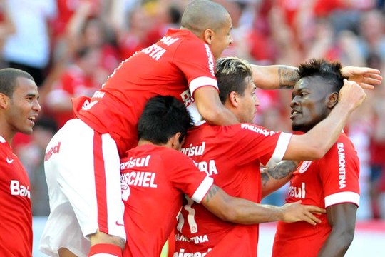 Com golaço de bicicleta, Inter vence o Goiás e segue o G4