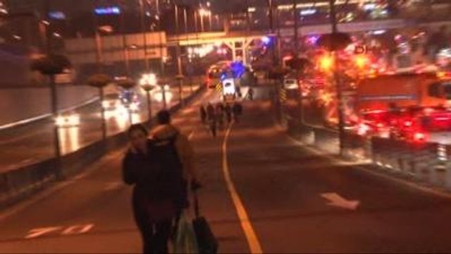 Metrobüs, Bariyerleri Parçalayarak E-5'e Çıktı