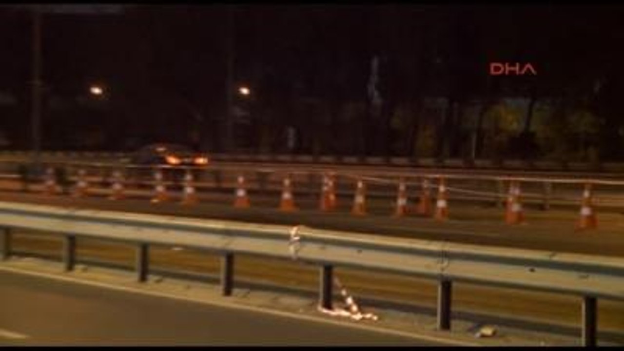 Metrobüs ile Minibüs Kafa Kafaya Çarpıştı: Minibüs Şoförü Hayatını Kaybetti