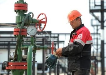 İran ve Venezüella Petrolün Varilini 100 Dolara Çıkarmak İçin Anlaştı