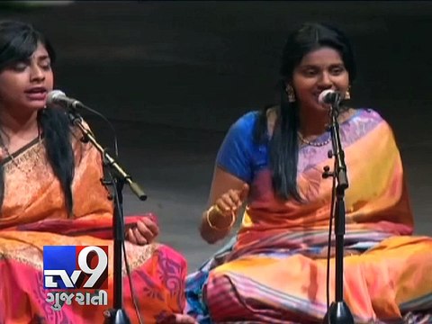 Classical Indian singers performing in the Allphones Arena, ahead of PM Modi's arrival - Tv9