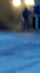 Il passe son chien au Karcher dans une station de lavage auto