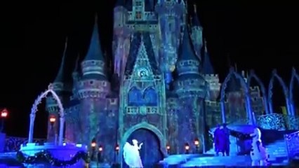 The Walt Disney World's new Frozen Holiday Wish Castle Lighting show is AWESOME! Kids will LOVE it (and so do you