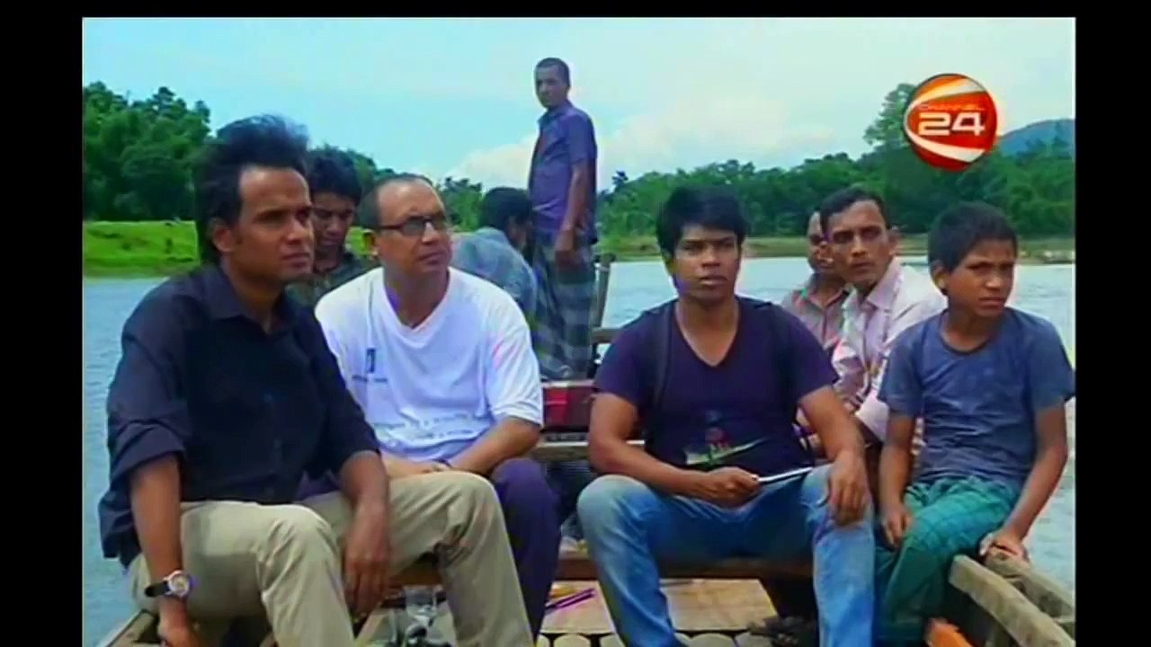 স্কুল ছাত্র ছাত্রীদের নিজেই ৭ কিলোমিটার নৌকা চালিয়ে যেতে হয় স্কুলে।