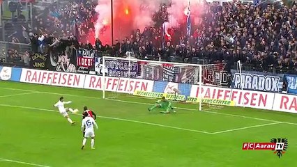 Superbe sauvetage collectif pendant un penalty