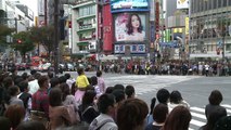 إدمان المشاة على الأجهزة المحمولة يثير قلق السلطات في اليابان