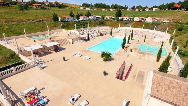 Espace Baignade Camping Yelloh! Village Domaine d'Arnauteille à Carcassonne - Camping Languedoc-Roussillon - Camping Aude - Campagne